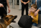 👉✍️Security Dog Started Barking at a Child’s Backpack—What Was Inside Made the Whole Airport Go Silent Watch: 👇👇