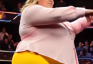 👍The Vibrant Entertainer in Pink and Yellow Who Transformed Skepticism Into a Roaring AGT Ovation